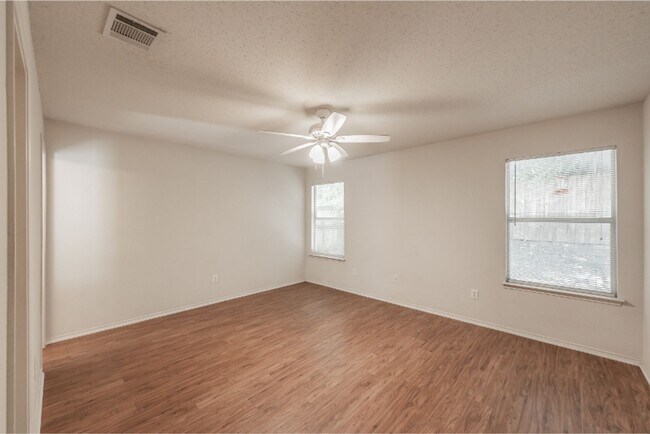 Building Photo - 10325 Bear Hollow Dr