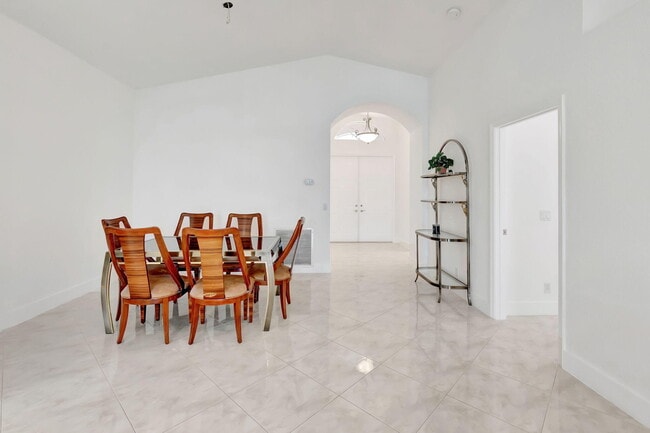 Building Photo - 11752 Dove Hollow Ave