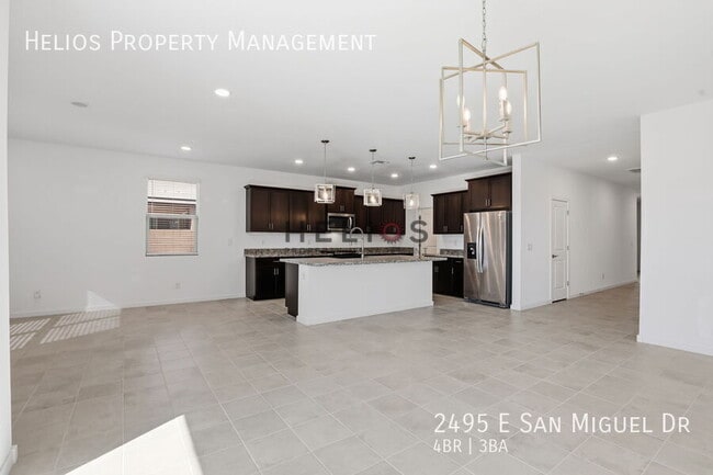 Building Photo - 2495 E San Miguel Dr