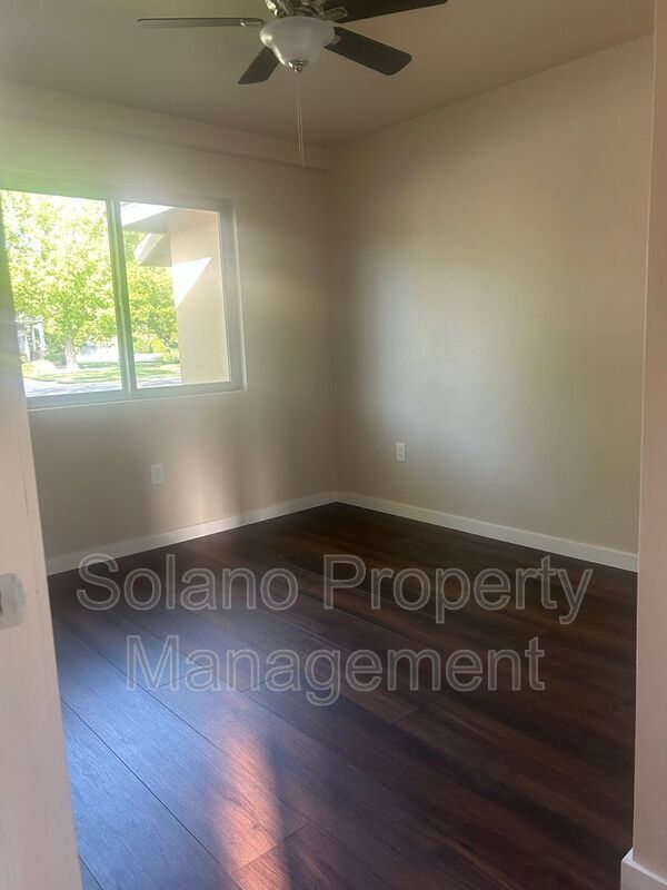 Building Photo - 415 4th St