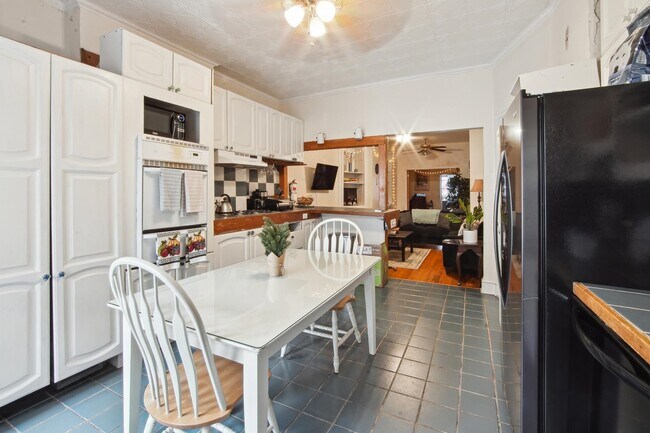 Primary Photo - 230 Park Ave