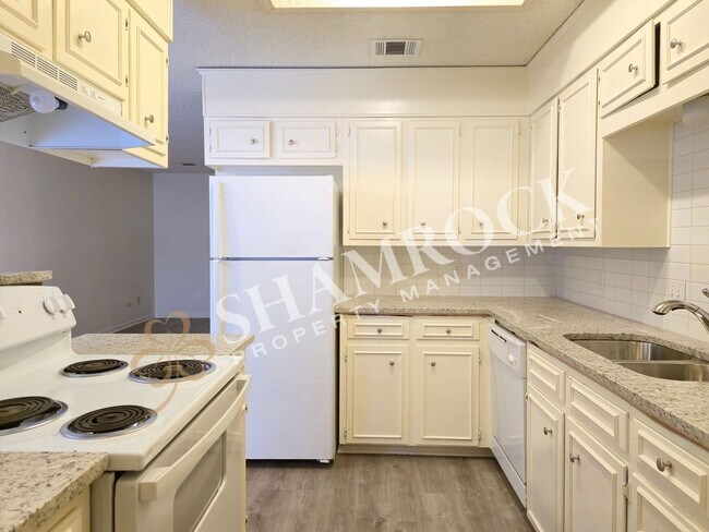 Building Photo - 3/2 Duplex in Waco ISD!