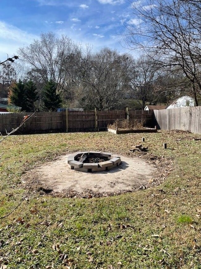 Building Photo - SINGLE FAMILY HOME ~ MOVE IN SPECIAL: NO RENT UNTIL FEBRUARY