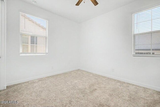 Building Photo - 670 S Owl Dr