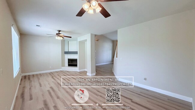Building Photo - Beautiful 3 bedroom home nestled in cozy Brentwood neighborhood!