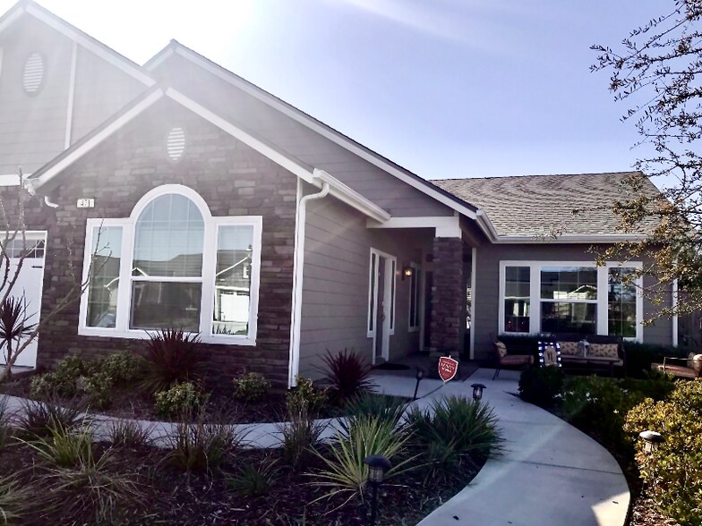 Primary Photo - 471 Rosewood Ave