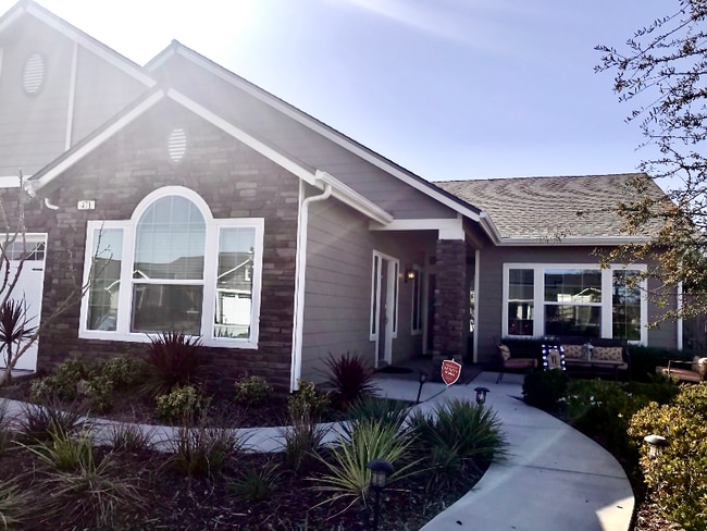 Building Photo - 471 Rosewood Ave