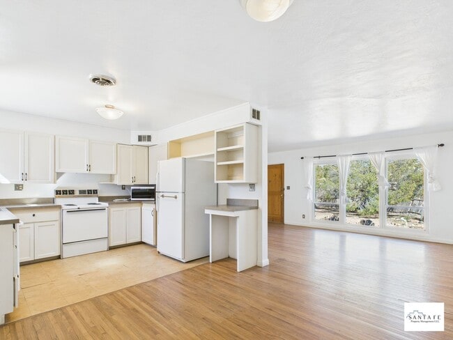 Building Photo - Northside Single Family Home with Ample Space Available Now!