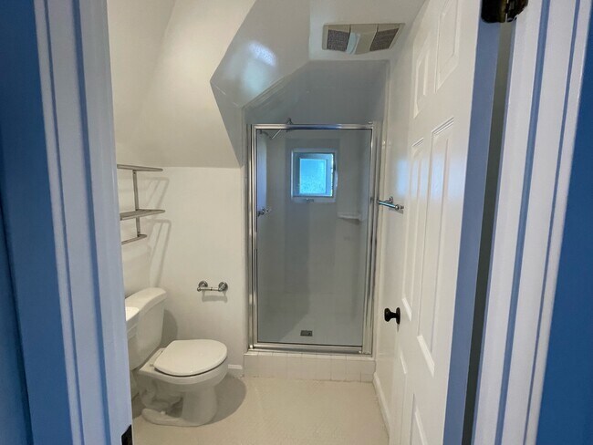 Building Photo - 374 N Cambridge St