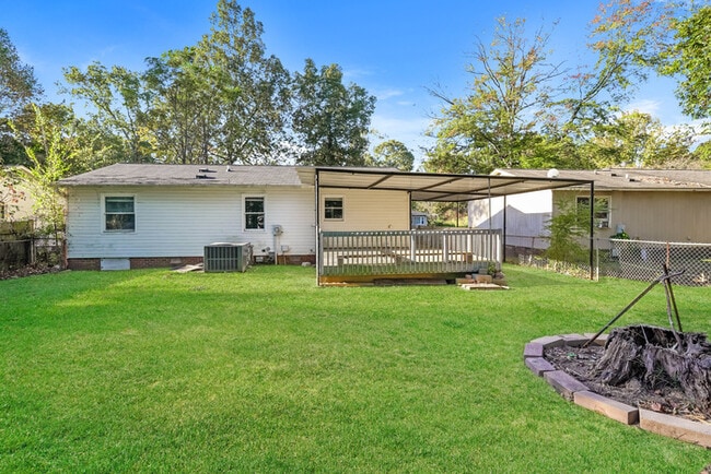 Building Photo - 4232 Romaine St