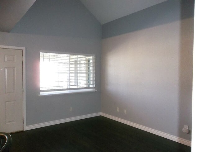 Building Photo - Updated 2-Story Condo Near CSU