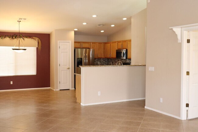 Building Photo - 4943 W Rosebay Dr