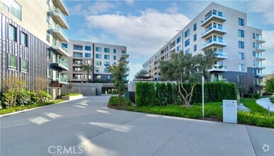 Building Photo - 2207 Rivington