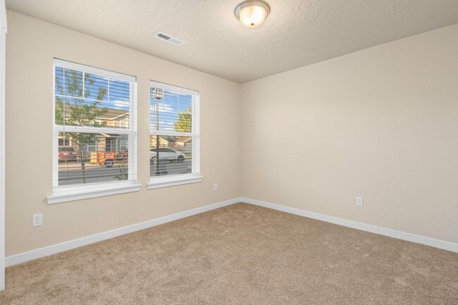 Building Photo - SINGLE LEVEL LIVING: 4 Bedroom, 2 Bath Nampa Home w/Upstairs Bonus Room