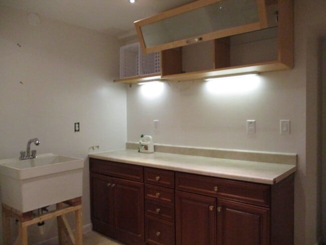Building Photo - 5 BR Near Ft. Belvoir and Historic Mt. Vernon