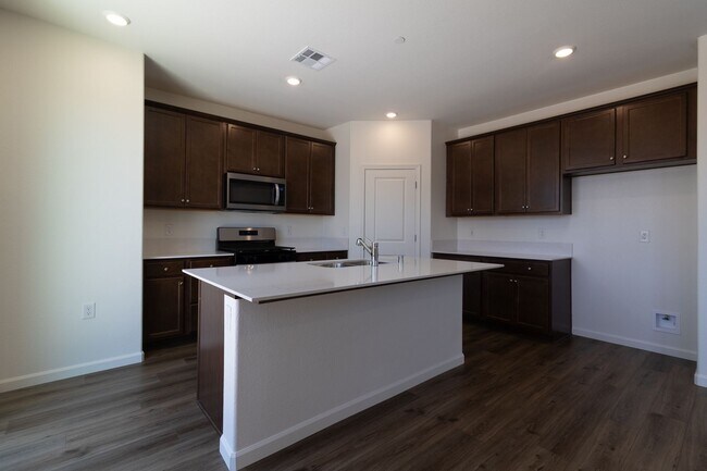 Building Photo - Stunning new home for rent in Manteca!