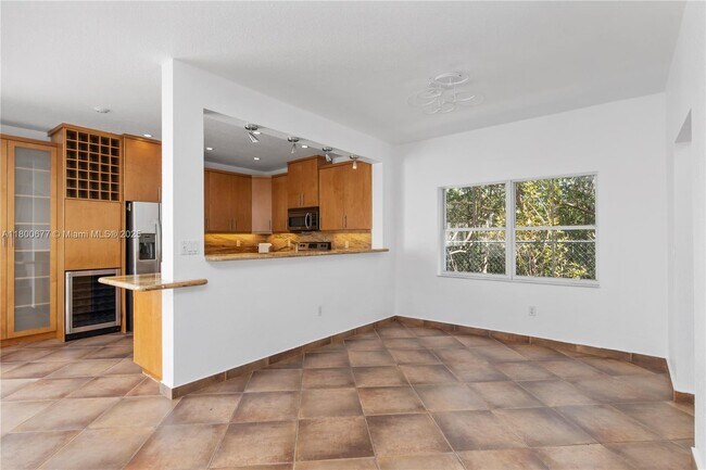 Building Photo - 935 Corkwood St