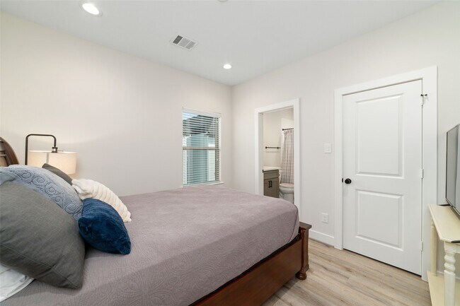 Building Photo - 3705 Creekmont Grn Ln