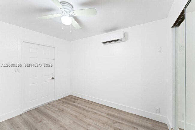 Building Photo - 3155 SW 27th St