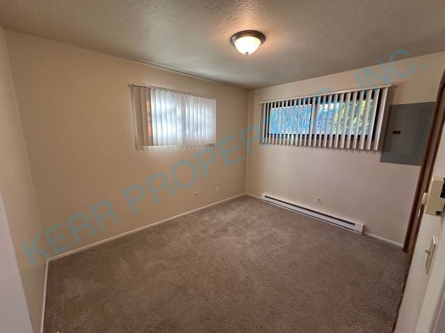 Building Photo - Charming 2-Bedroom Multiplex in the Heart of Portland - A Must-See!