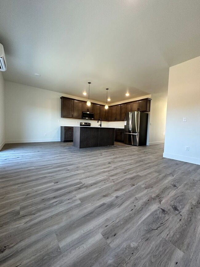 Building Photo - Gorgeous brand new build PET FRIENDLY house