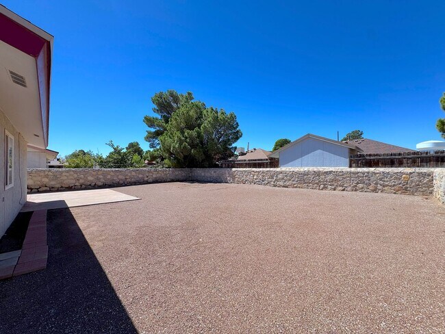 Building Photo - 1809 Agua Dulce St