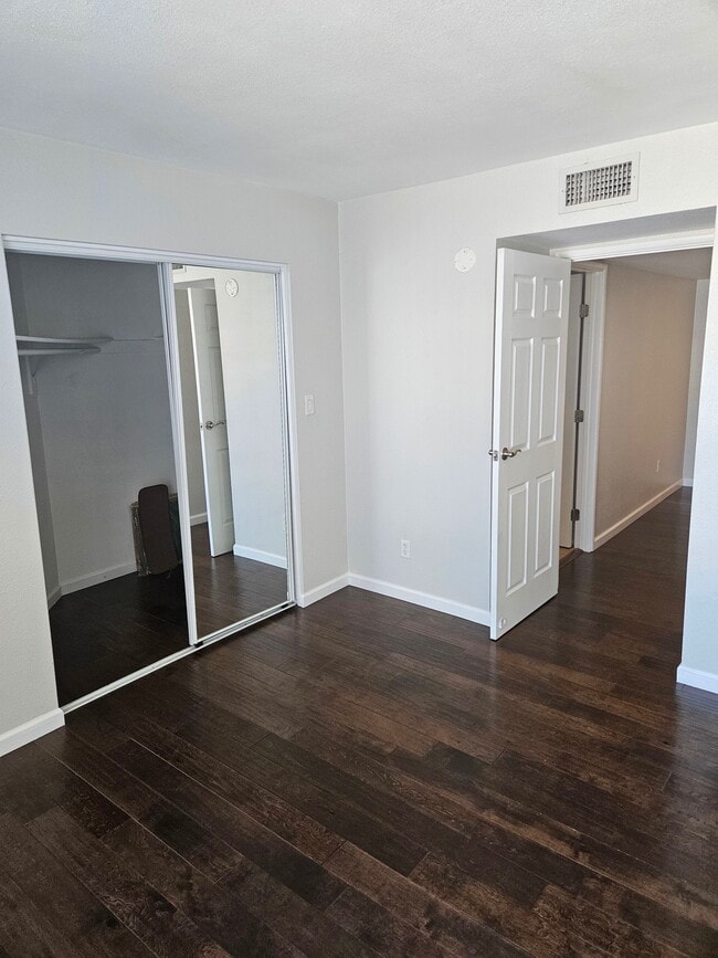 Building Photo - 885 N Granite Reef Rd