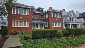522 Grove is the lower left apartment. - 522 Grove St