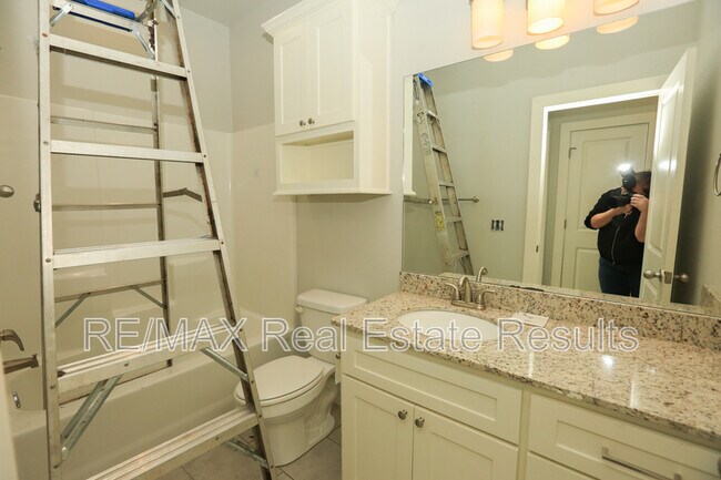 Building Photo - 2101 E Endura Pk Dr