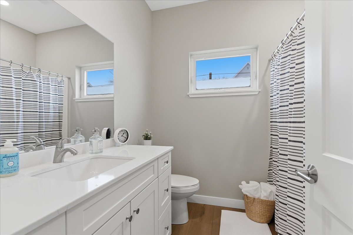 Building Photo - 812 Clay St