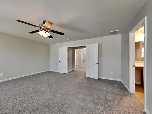 Building Photo - Spacious 4-Bedroom Home in Crystal Lakes ?...