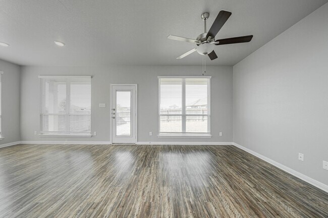 Building Photo - 624 Hollyhock Dr