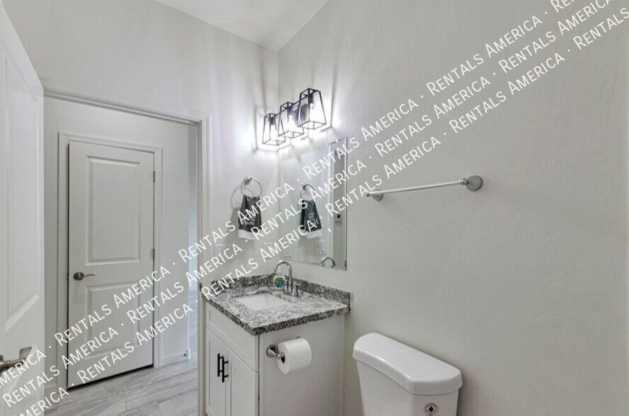 Building Photo - 3727 N Stone Ave