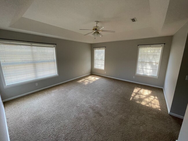 Building Photo - Oak Lake Estates - Pool w/Pool Care Included!