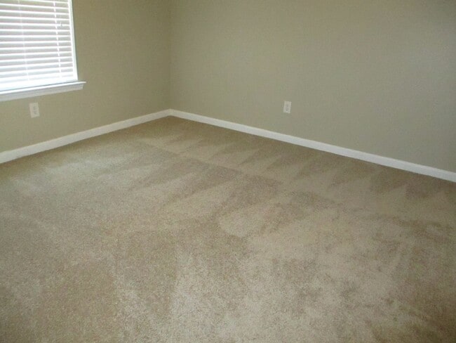 Building Photo - Townhome in Evans