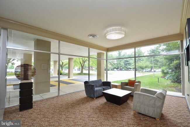 Building Photo - 6621 Wakefield Dr