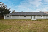 Building Photo - 751 Summerland Dr