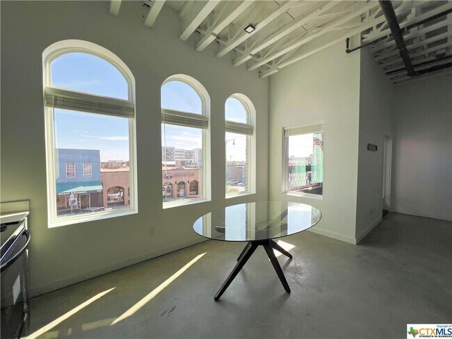 Building Photo - 301 N LBJ Dr