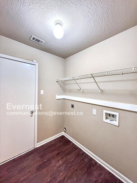 Building Photo - 19402 Sandy Woods Dr