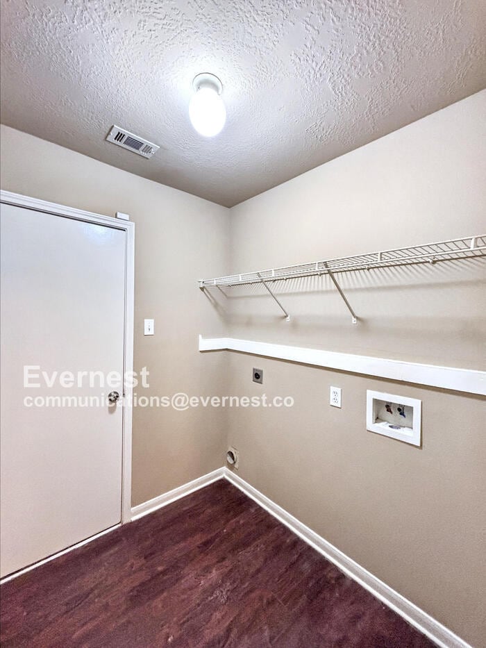 Building Photo - 19402 Sandy Woods Dr