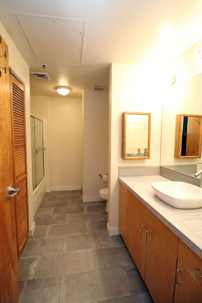 Building Photo - 408 NW 12th Ave