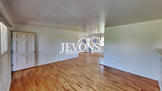 Building Photo - 4105 W Lincoln Ave