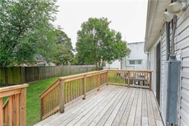 Building Photo - Renovated 3 bed, 1.5 bath Single-Family