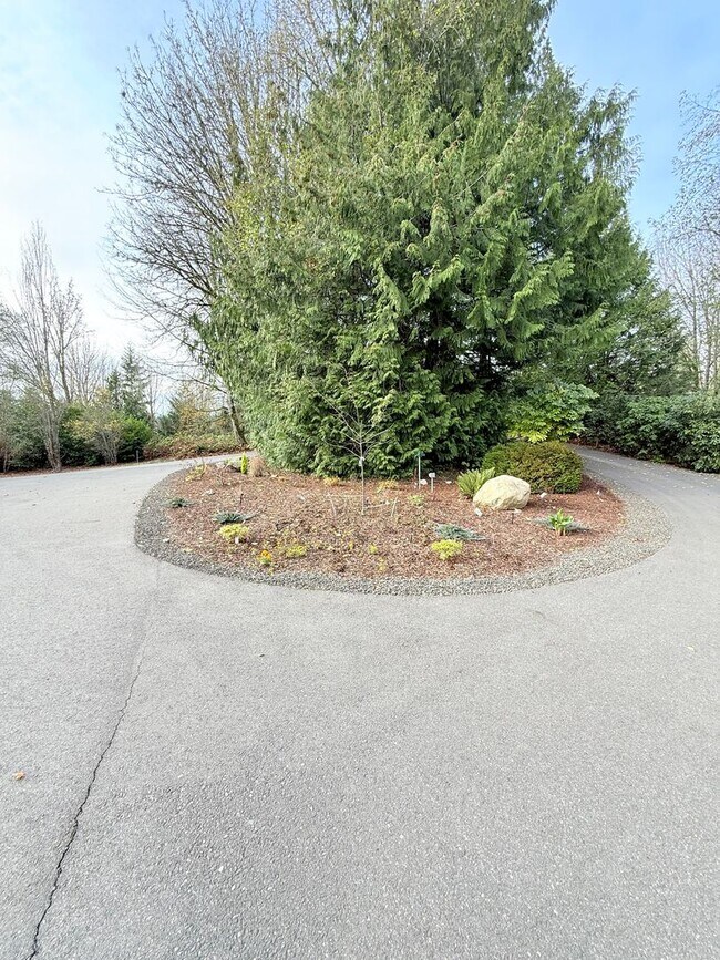 Building Photo - Beautiful house in Maple View Meadows.