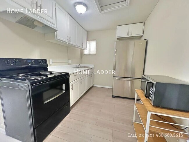 Building Photo - 927 S 35th Ave