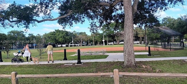 Building Photo - 1600 SW 14th St