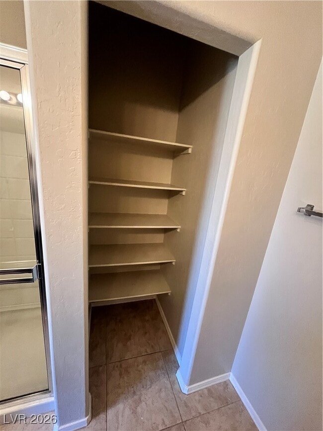 Building Photo - 6868 Sky Pointe Dr