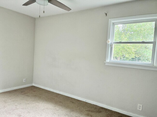 Building Photo - Charming 3 bedroom 2 bath in Manor View