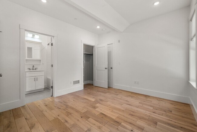 Building Photo - 36 Trull St