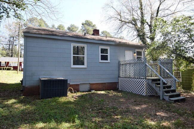 Building Photo - 667 Lorraine Dr